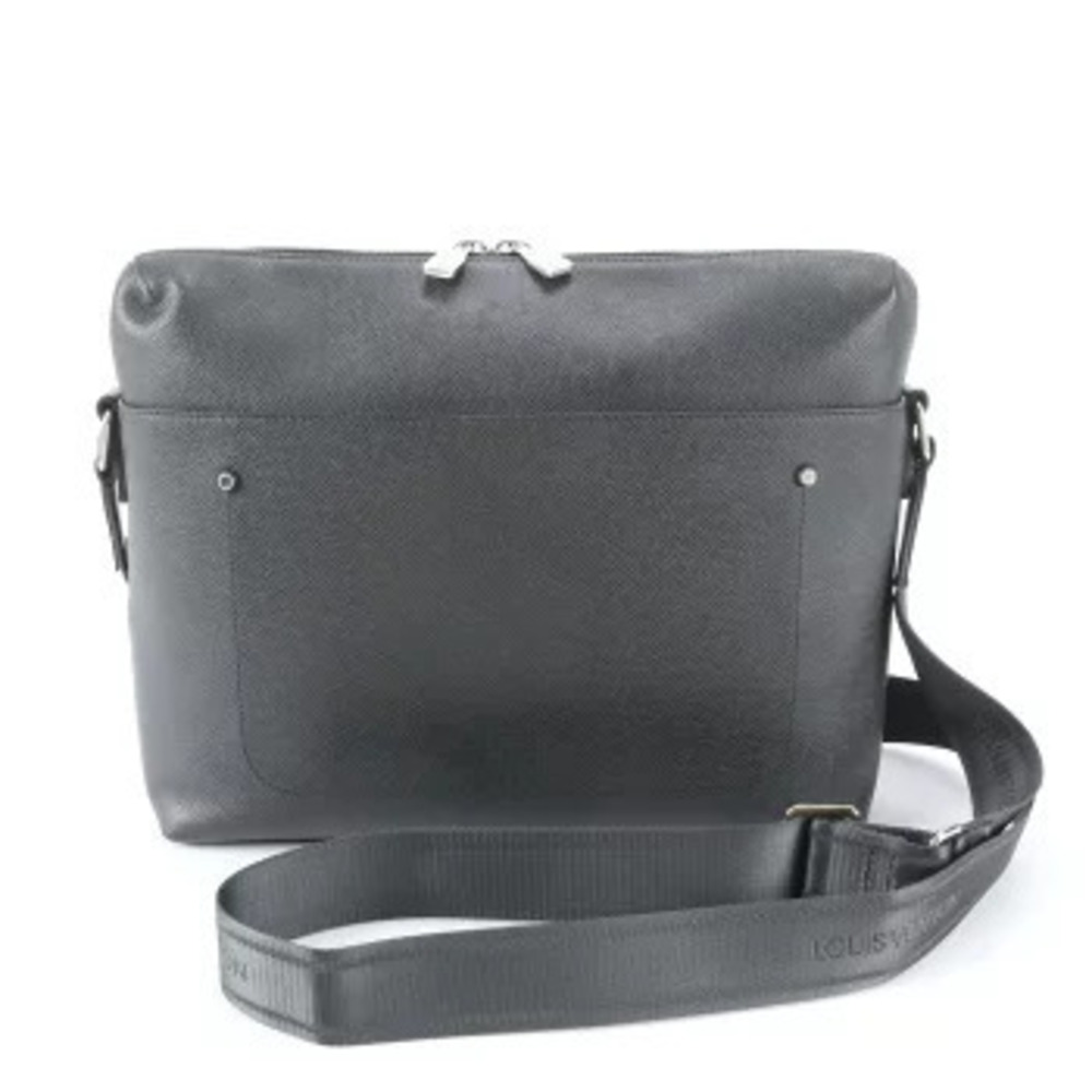Louis Vuitton Taiga Grigori Messenger Leather Shoulder Bag Crossbody RIM